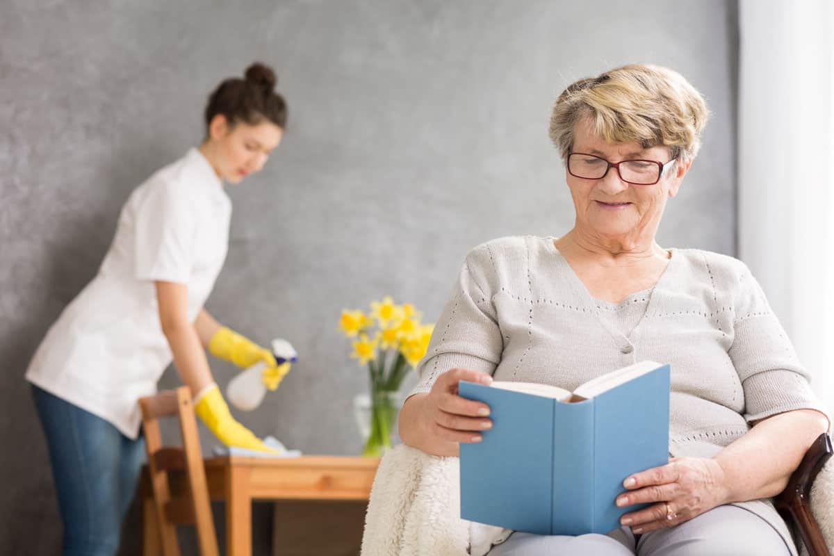 Pflegedienst für ältere Menschen, freundliche Seniorenbetreuung, professionelle Pflege zuhause, Hahne Pflegedienst, individuelle Pflege- und Betreuungsdienste in Deutschland.