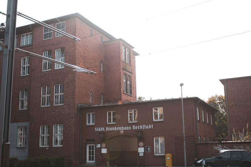 Hahne Pflegedienst, bei der städtischen Klinik Nordstadt, bietet professionelle Pflege in einem historischen Gebäude in NRW.