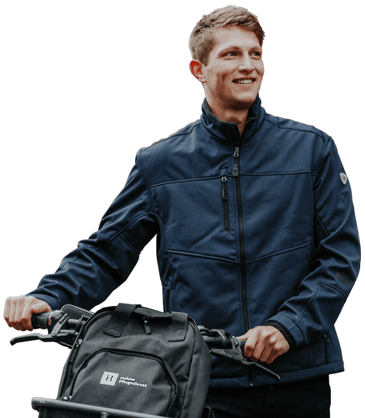 Pflegekraft mit Fahrrad, Hahne Pflegedienst, flexible ambulante Pflege, professionelle Pflege zuhause, vertrauenswürdiger Pflegedienst in Deutschland.